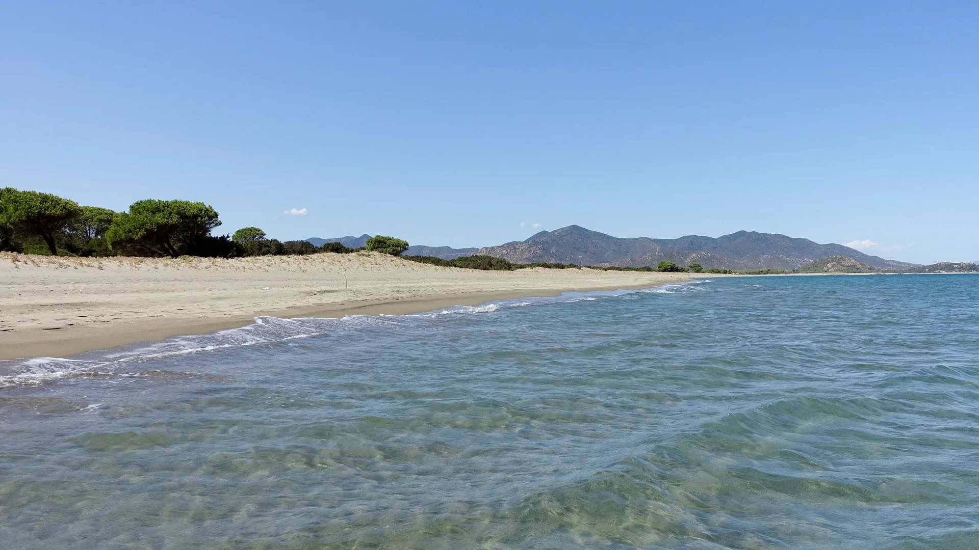 La costa del Sarrabus, tra Muravera e il mare