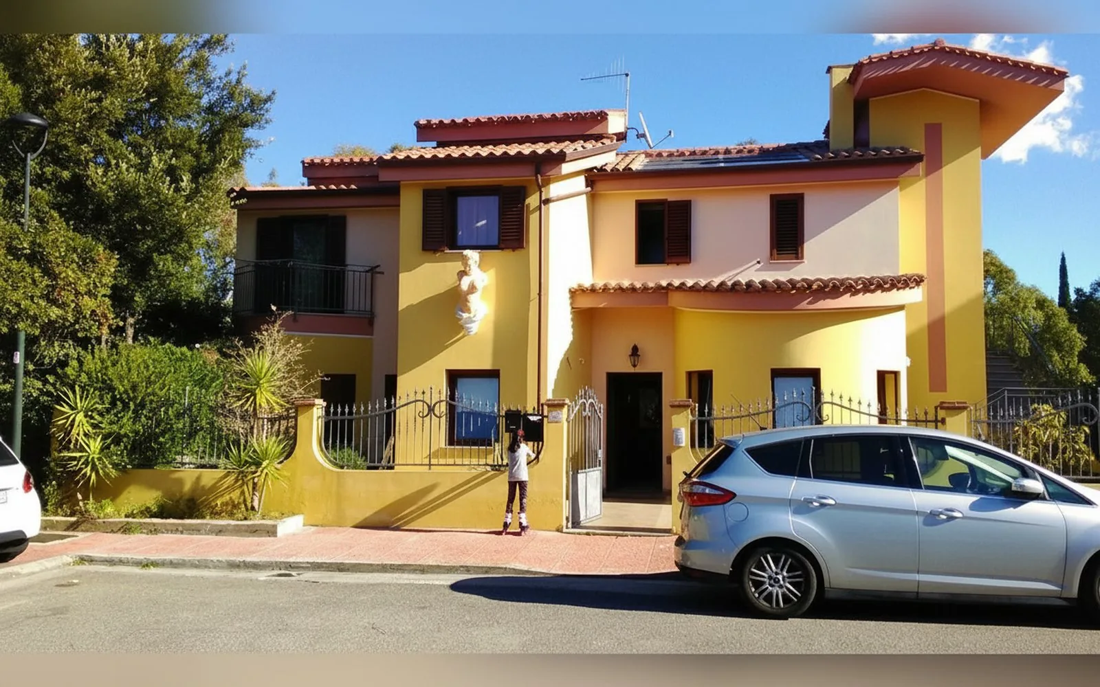 Villa Magnolia — la villa vista dalla strada